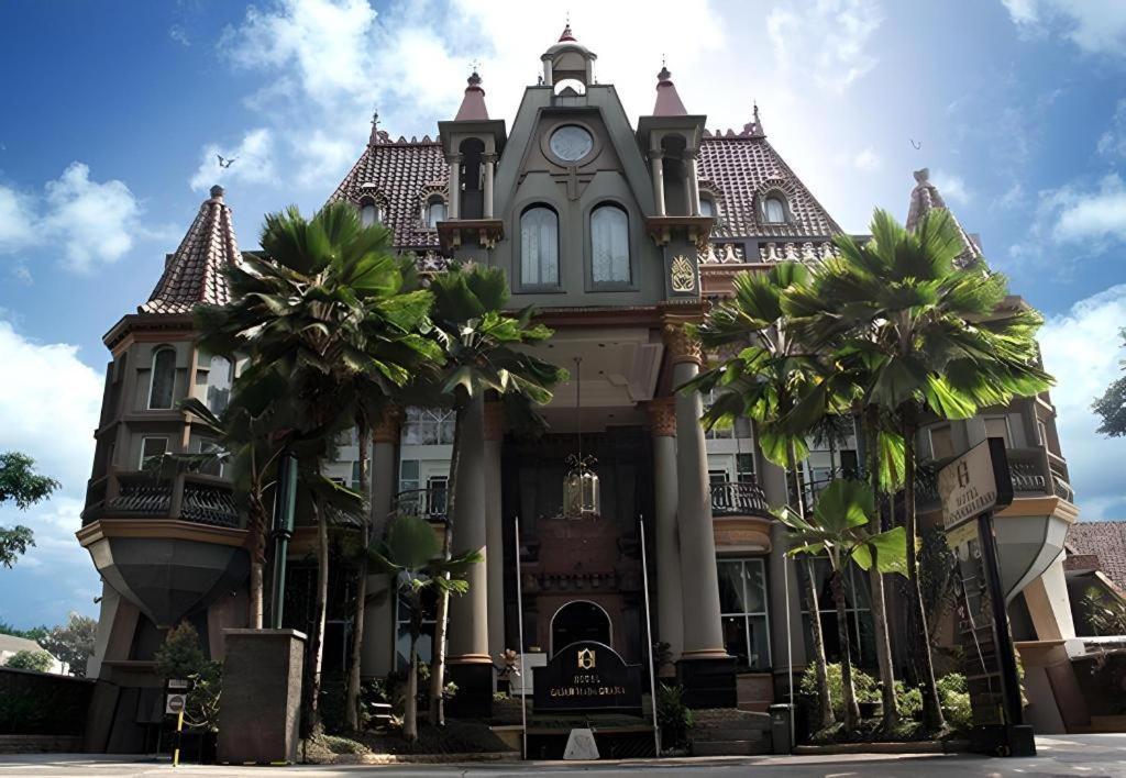 Gajahmada Graha Hotel Malang Exterior foto