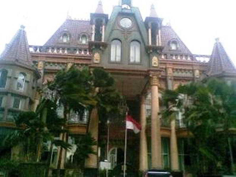 Gajahmada Graha Hotel Malang Exterior foto